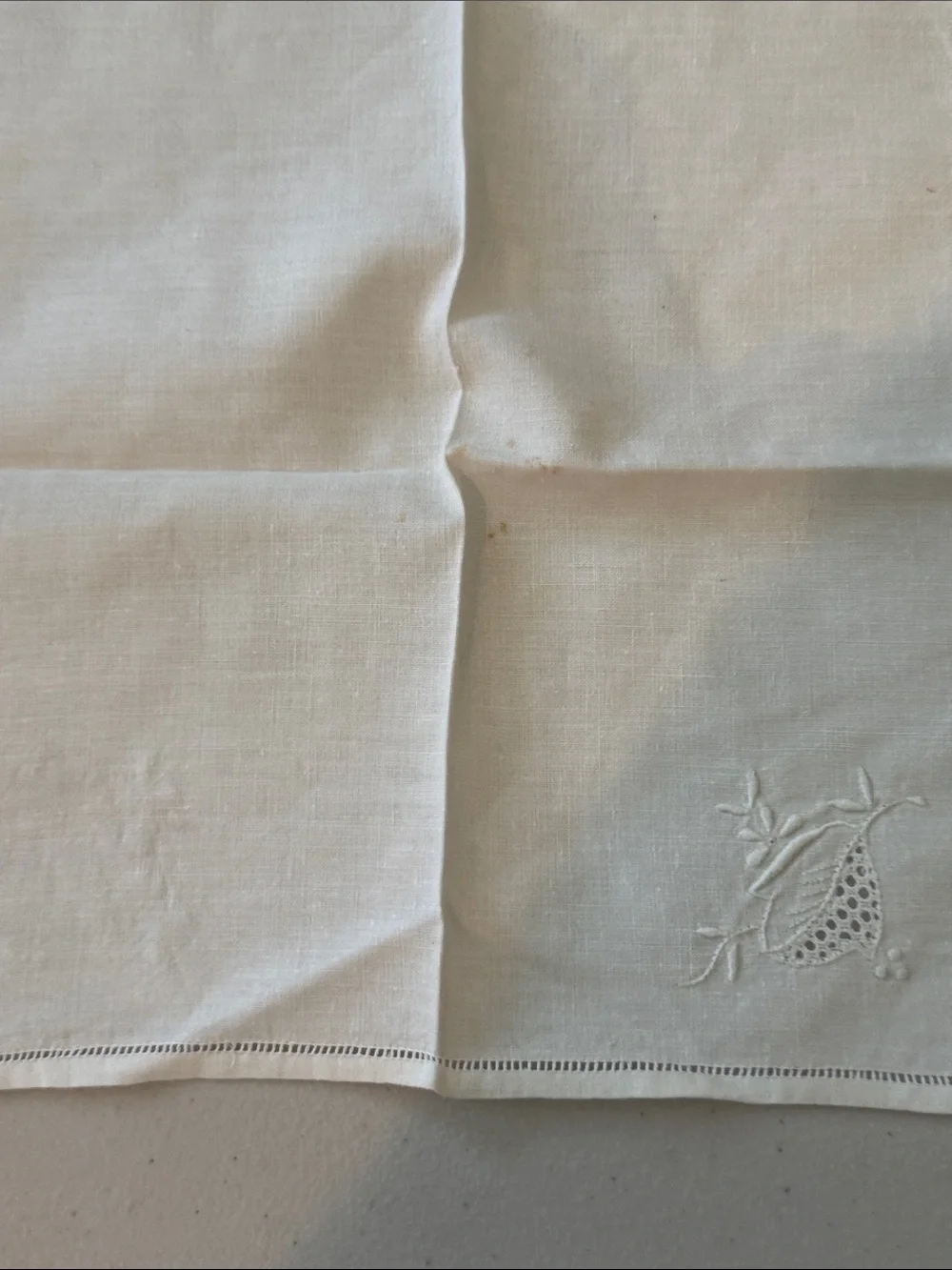 Embroidered  vintage White Linen Cocktail Napkins - Set of 4